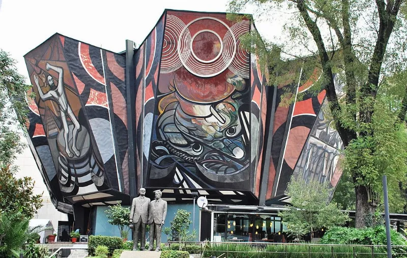 El papel del blanco en la pintura mural histórica